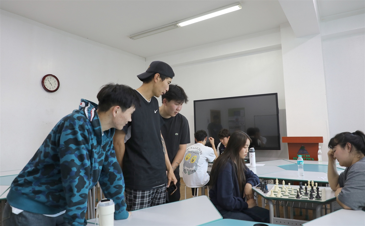 Дотуур байр 25