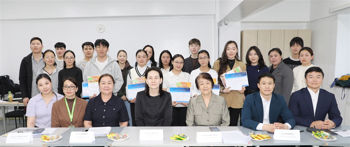 Био-Анагаах, Уламжлалт анагаах ухаан салбарын шилдэг илтгэгчид шүүгчдийн хамт