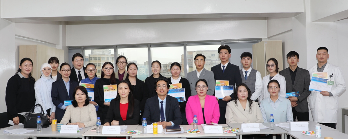 Эм зүй, Инженерийн салбарын шилдэг илтгэгчид шүүгчдийн хамт