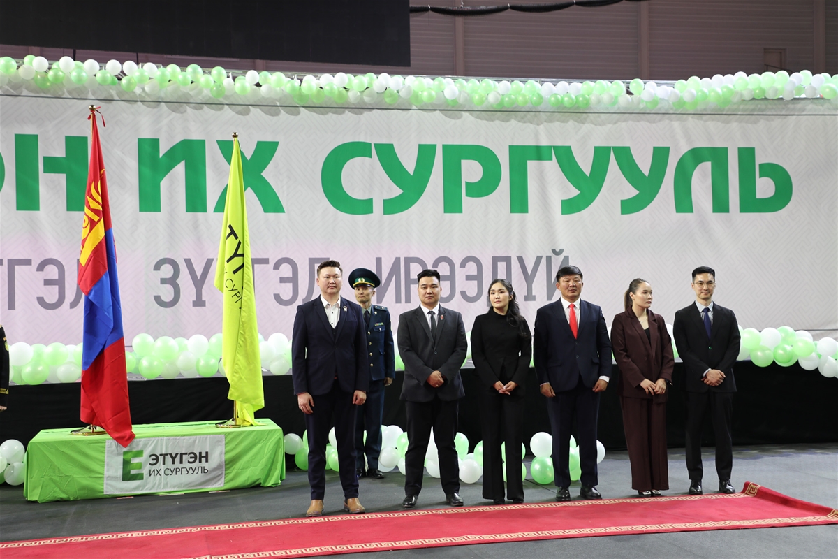 Этүгэн их сургуулийн төгсөлтийн ёслол 28