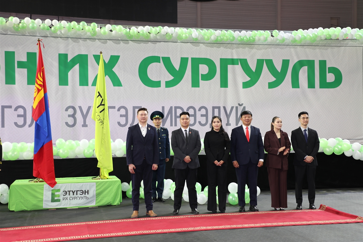 Этүгэн их сургуулийн төгсөлтийн ёслол 29