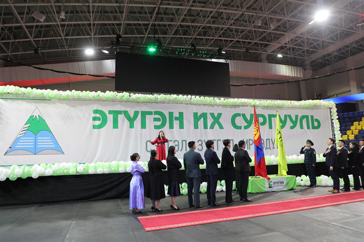 Этүгэн их сургуулийн төгсөлтийн ёслол 37