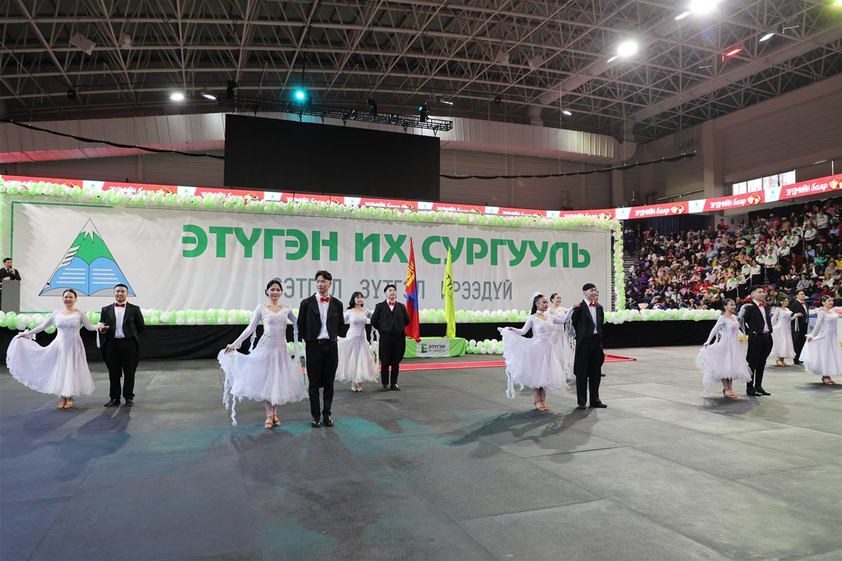 Этүгэн их сургуулийн төгсөлтийн ёслол 54