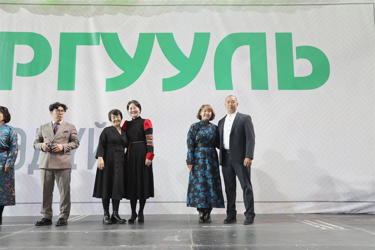 Этүгэн их сургуулийн төгсөлтийн ёслол 63
