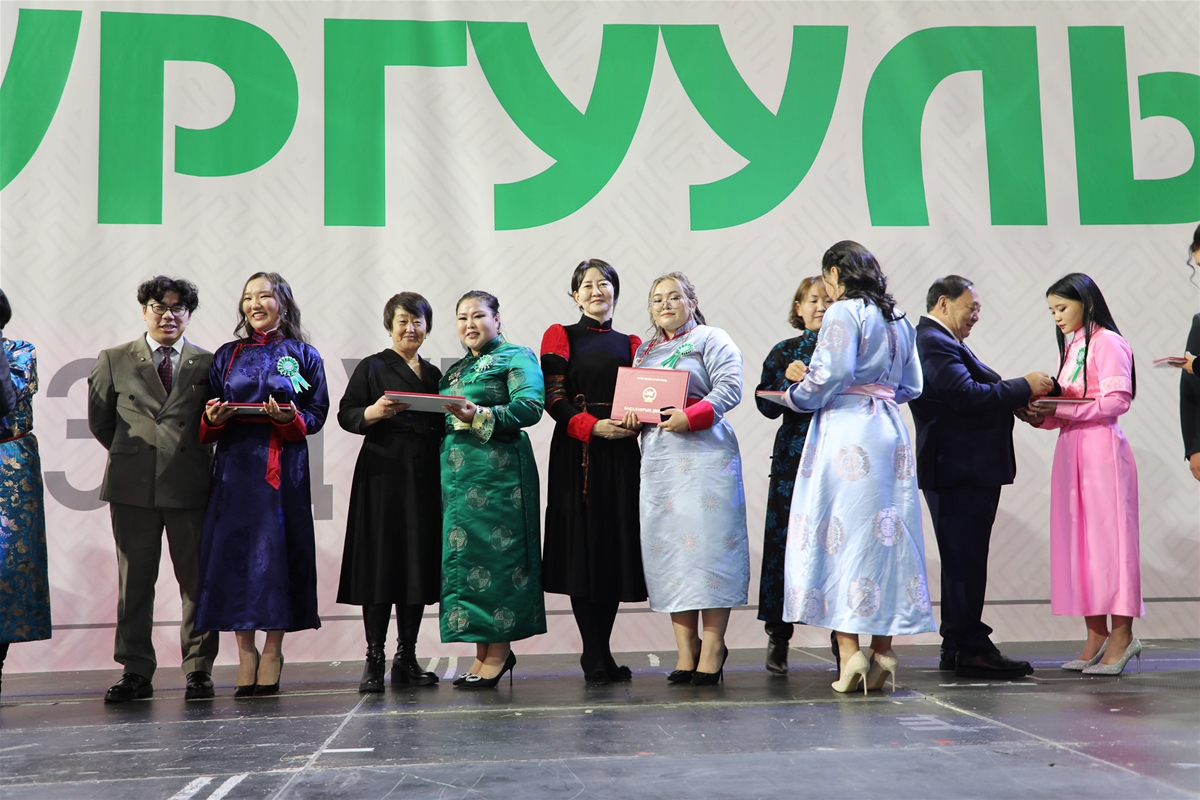 Этүгэн их сургуулийн төгсөлтийн ёслол 64
