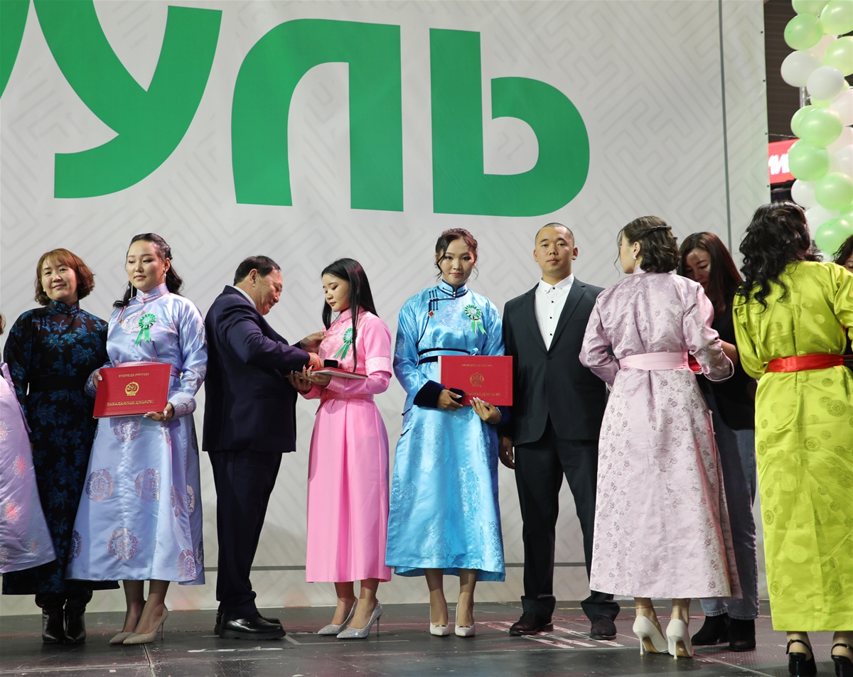 Этүгэн их сургуулийн төгсөлтийн ёслол 66
