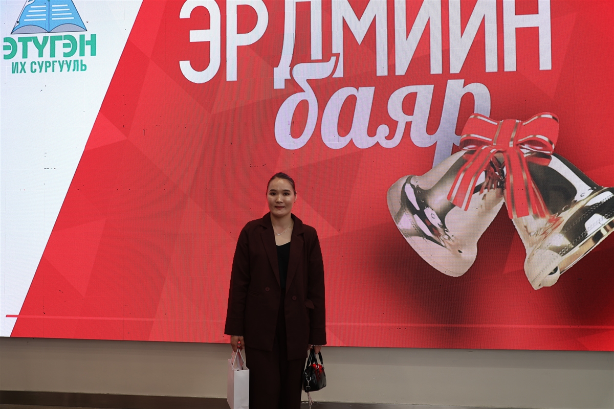 Этүгэн их сургуулийн төгсөлтийн ёслол 79