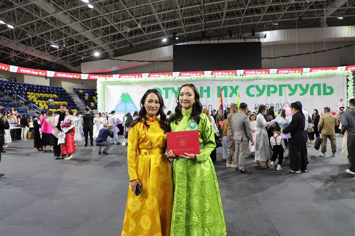 Этүгэн их сургуулийн төгсөлтийн ёслол 91