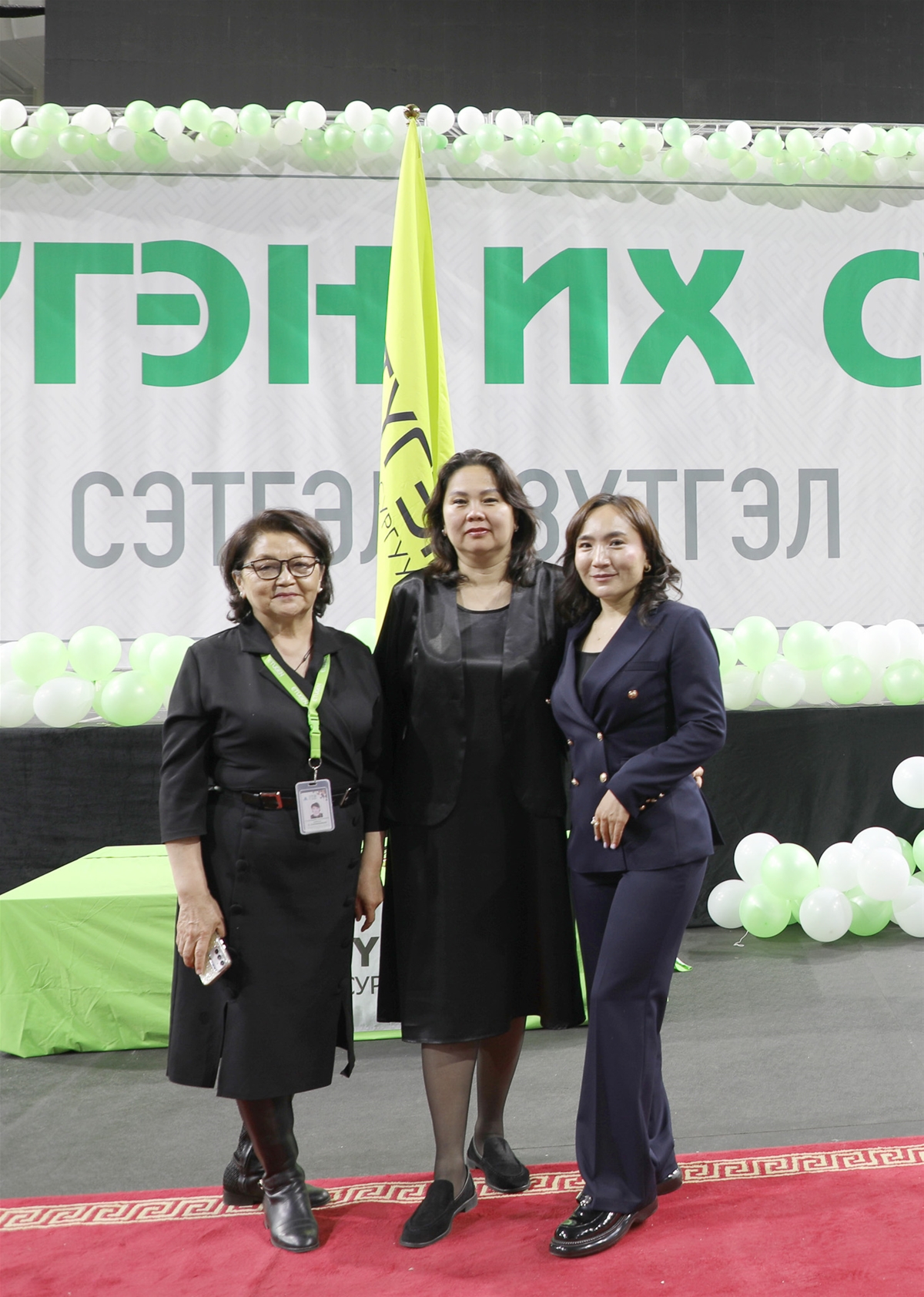 Этүгэн их сургуулийн төгсөлтийн ёслол 96